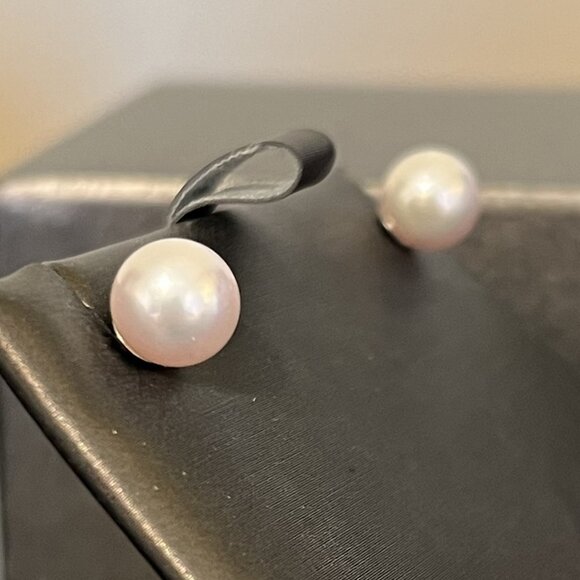 8.5-9MM Saltwater Cultured Pearl stud earrings 14KT White Gold EUC demure - Picture 6 of 15